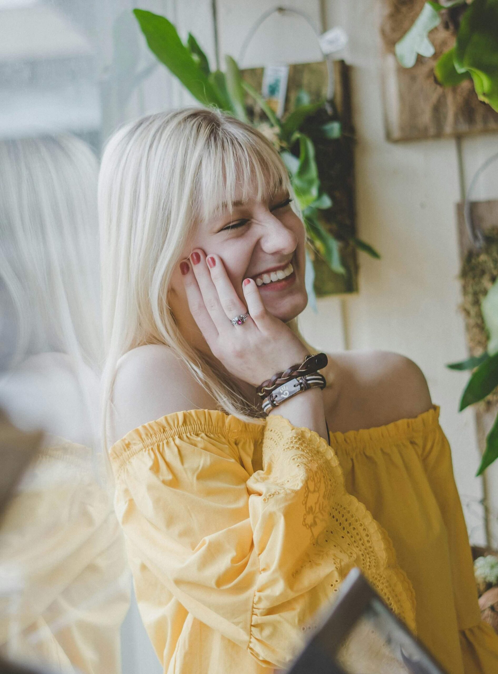 A young women smiling while holding cheek. If you want to discover anxiety coping strategies, get started with anxiety therapy in NYC, NY today. Our anxiety therapist are here to support you.