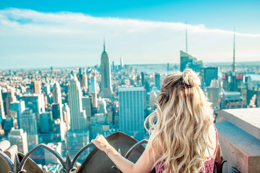A blonde woman looking out at the NYC skyline. If you're looking for an anxiety therapist in NYC, NY then look no further! Develop a mindfulness practice today. 